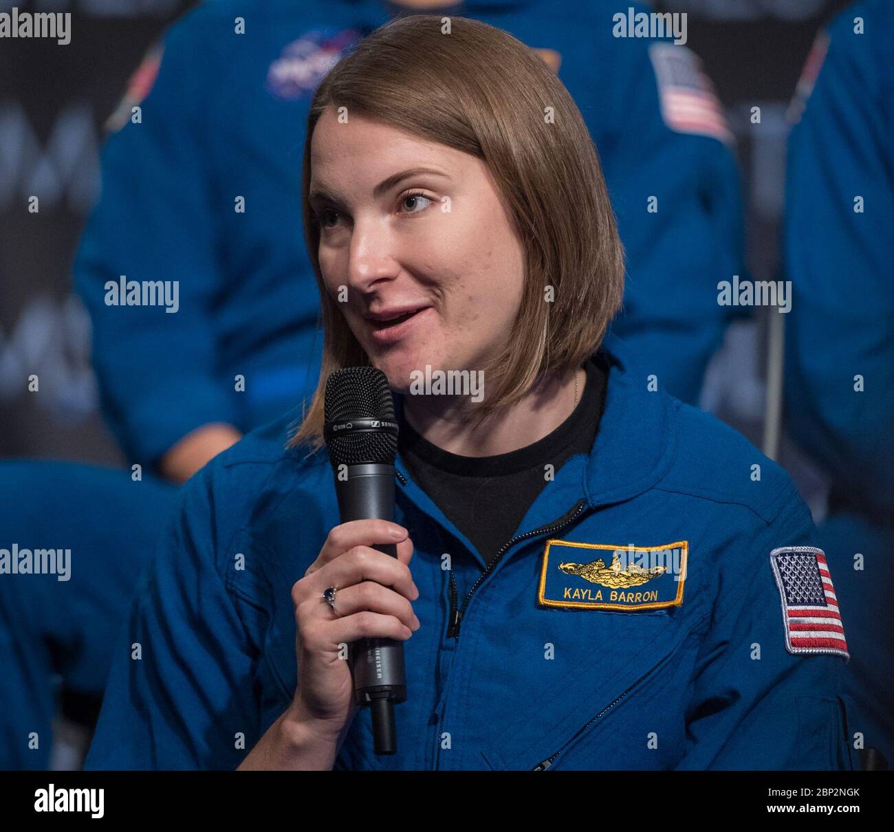 Watch This Space mit der Astronaut Candidate Class 2017 NASA-Astronautenkandidatin Kayla Barron beantwortet eine Frage während einer Live-Episode der monatlichen Chat-Show des Administrators, Watch This Space, Donnerstag, 27. September 2018 im Webb Auditorium am NASA-Hauptsitz in Washington. Die neueste Astronautenklasse der NASA hat ihre zweijährige Ausbildung begonnen, nach der die neuen Astronauten-Kandidaten für Missionen eingesetzt werden könnten, die Forschung auf der Internationalen Raumstation durchführen, von amerikanischem Boden auf Raumfahrzeugen von kommerziellen Unternehmen starten und auf Deep Space-Missionen starten Stockfoto