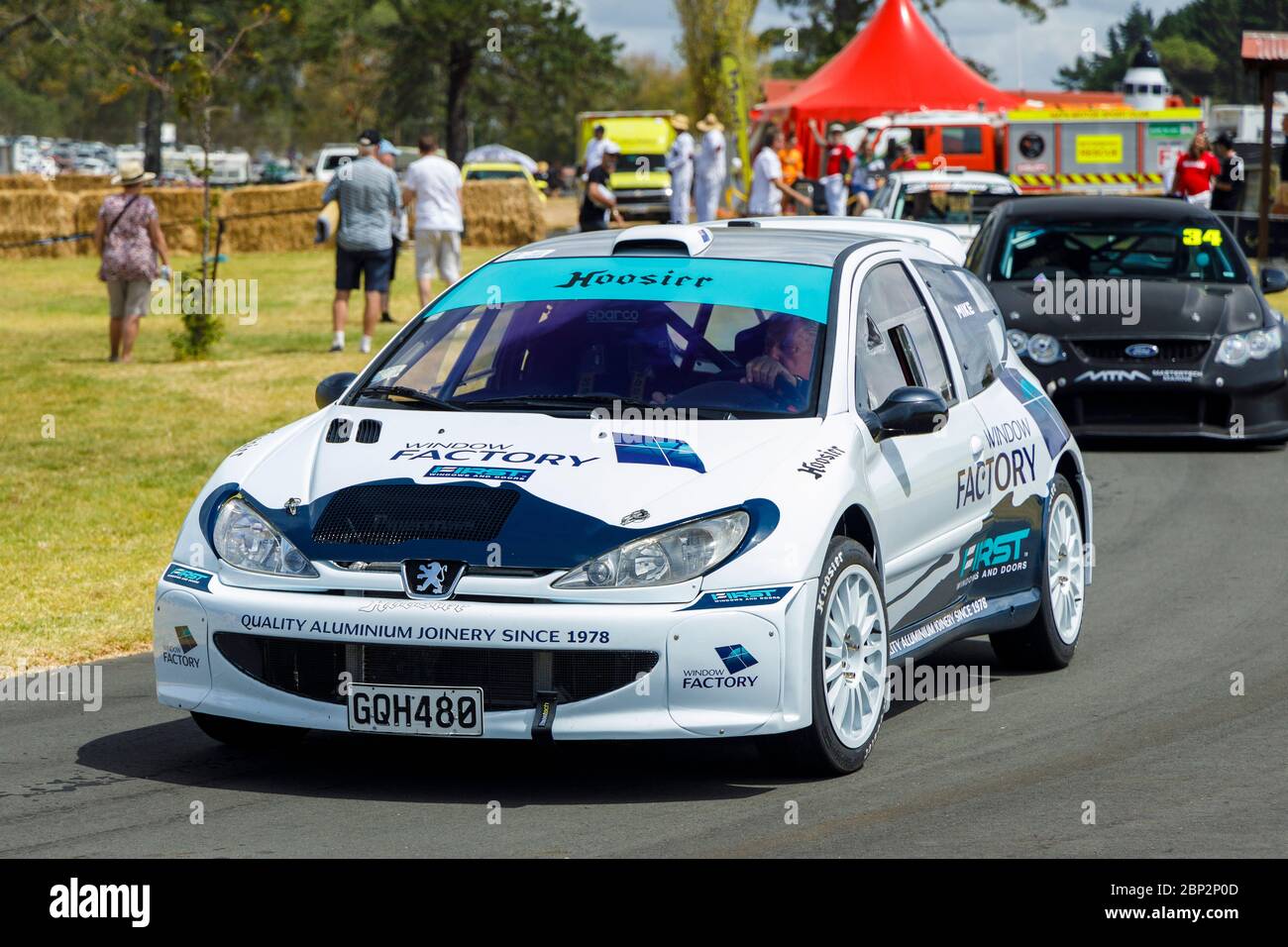Mike Marshall in seinem Peugeot 206GT 2004, einem ständig wechselnden Ausstattungsfahrzeug, das in seiner Karriere für alle Arten von Rallyesport eingesetzt wird. Stockfoto
