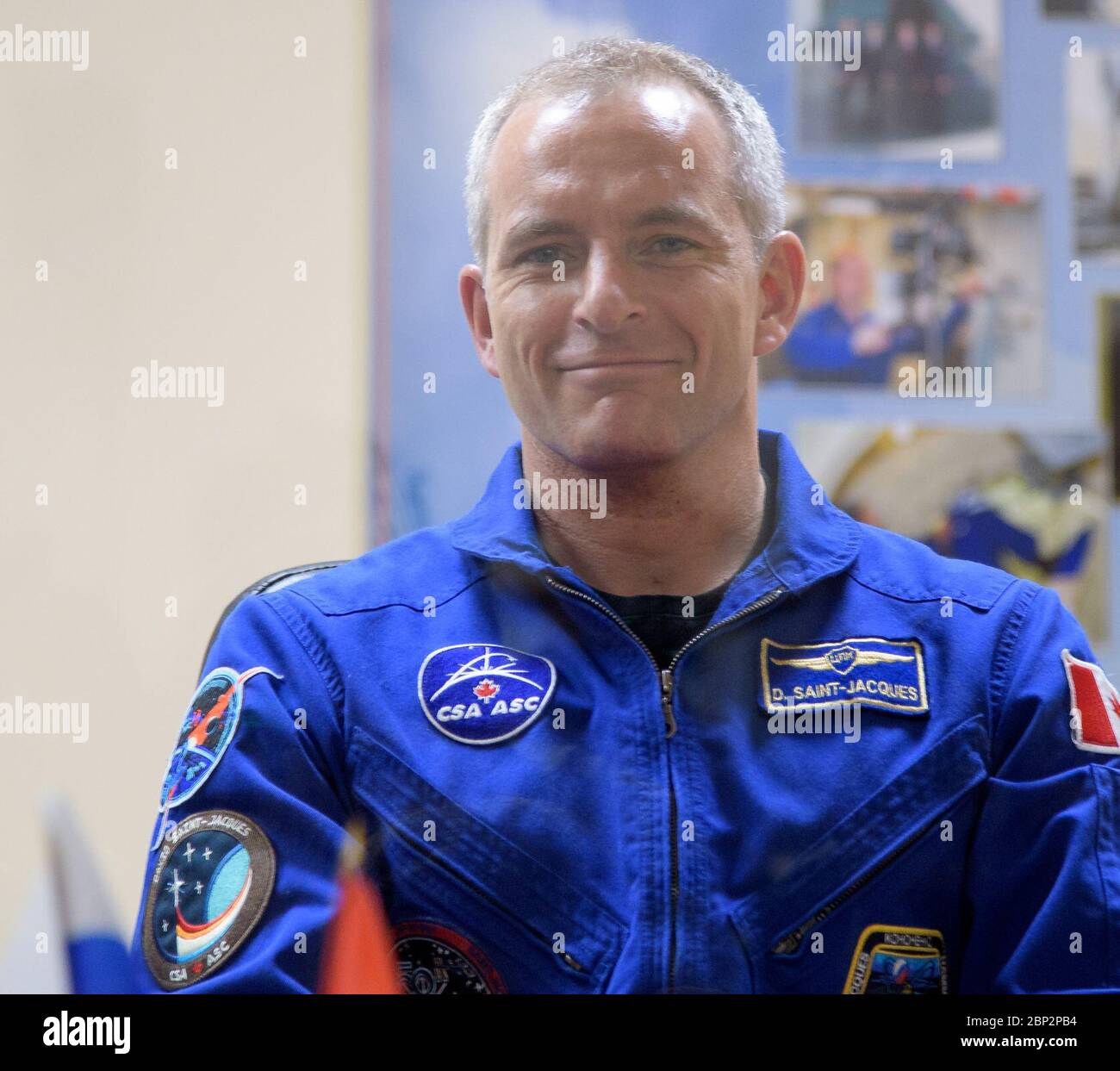 Am 10. Oktober 2018 nahm David Saint-Jacques von der Canadian Space Agency an einer Pressekonferenz im Cosmonaut Hotel in Baikonur, Kasachstan, Teil. Nick Hague und Alexey Ovchinin von Roscosmos bereiteten sich am nächsten Tag auf den Start zur Internationalen Raumstation vor, wo sie sechs Monate mit wissenschaftlichen Forschungen verbringen würden. Stockfoto