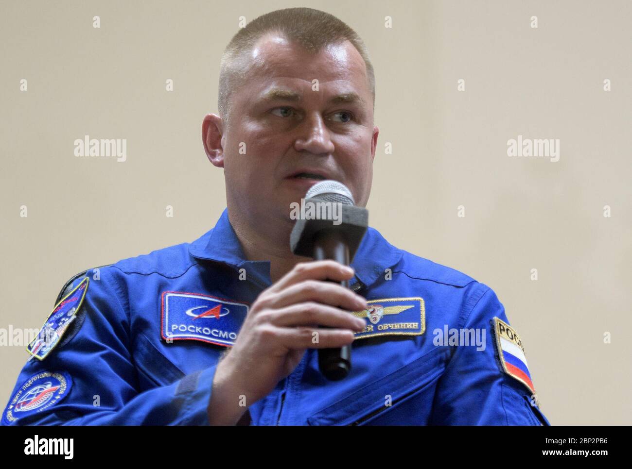 Expedition 57 Pressekonferenz Expedition 57 Flugingenieur Alexey Ovchinin aus Roskosmos beantwortet Fragen während einer Pressekonferenz am Mittwoch, 10. Oktober 2018 im Kosmonauten-Hotel in Baikonur, Kasachstan. Ovchinin und Expedition 57 Flight Engineer Nick Hague von der NASA sollen am 11. Oktober starten und in den nächsten sechs Monaten an Bord der Internationalen Raumstation leben und arbeiten. Stockfoto Expedition 57 Pressekonferenz Expedition 57 Flugingenieur Alexey Ovchinin aus Roskosmos beantwortet Fragen während einer Pressekonferenz am Mittwoch, 10. Oktober 2018 im Kosmonauten-Hotel in Baikonur, Kasachstan. Ovchinin und Expedition 57 Flight Engineer Nick Hague von der NASA sollen am 11. Oktober starten und in den nächsten sechs Monaten an Bord der Internationalen Raumstation leben und arbeiten. Stockfoto