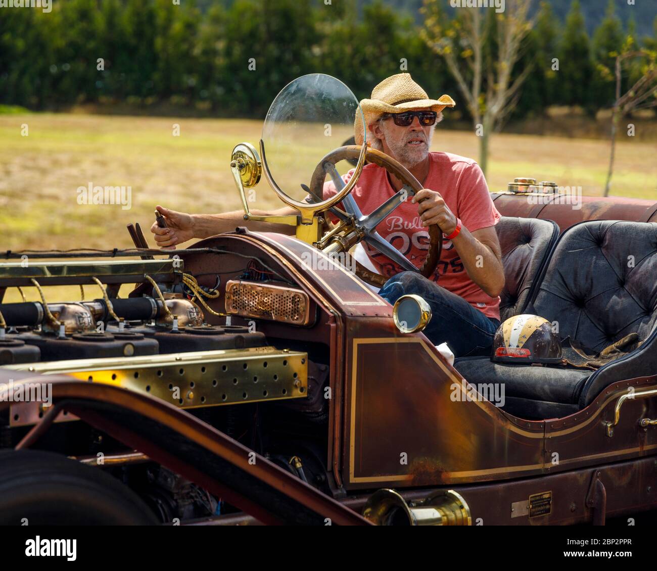 Craig Marshall im rekonstruierten LaFrance Speedster von 1915.der klassische 14.5 Liter Oldtimer Rennfahrer. Stockfoto