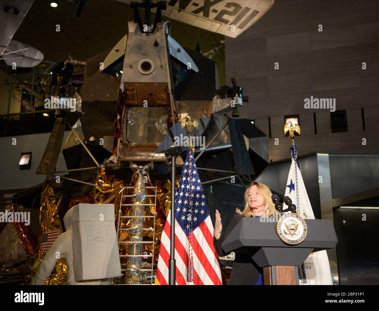 Am 14. Mai 2019 veranstaltete das Smithsonian's National Air and Space Museum in Washington D.C. die Premiere von Apollo 11: First Steps Edition. Ellen Stofan, Direktorin des Museums, hielt die Eröffnungsbemerkungen bei dieser Veranstaltung zur Feier der historischen Mission Apollo 11. Stockfoto