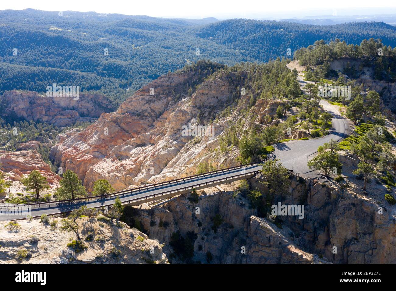 Luftaufnahmen der Hells Backbone Highway Bridge in der Nähe von Escalante, Utah Stockfoto