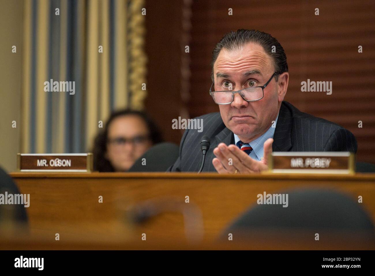 Am 10. Juli 2019 sagte Bill Gerstenmaier vor dem Wissenschafts-, Raumfahrt- und Technologiekomitee des Repräsentantenhauses aus, während einer Anhörung, die sich mit der Zukunft der Aktivitäten der NASA im Low Earth Orbit (LEO) befasste. Der Kongressabgeordnete Pete Olson stellte Fragen zu den Plänen der NASA für die Internationale Raumstation. Stockfoto Am 10. Juli 2019 sagte Bill Gerstenmaier vor dem Wissenschafts-, Raumfahrt- und Technologiekomitee des Repräsentantenhauses aus, während einer Anhörung, die sich mit der Zukunft der Aktivitäten der NASA im Low Earth Orbit (LEO) befasste. Der Kongressabgeordnete Pete Olson stellte Fragen zu den Plänen der NASA für die Internationale Raumstation. Stockfoto