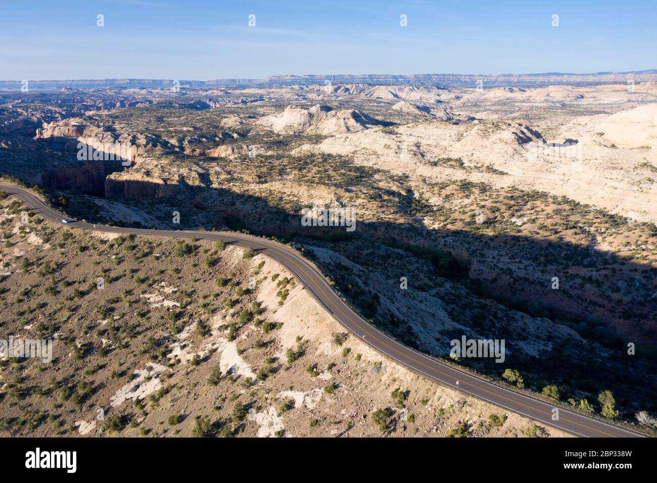 Luftaufnahmen des Utah Highway 12 an der Hogsback Ridge Formation Stockfoto