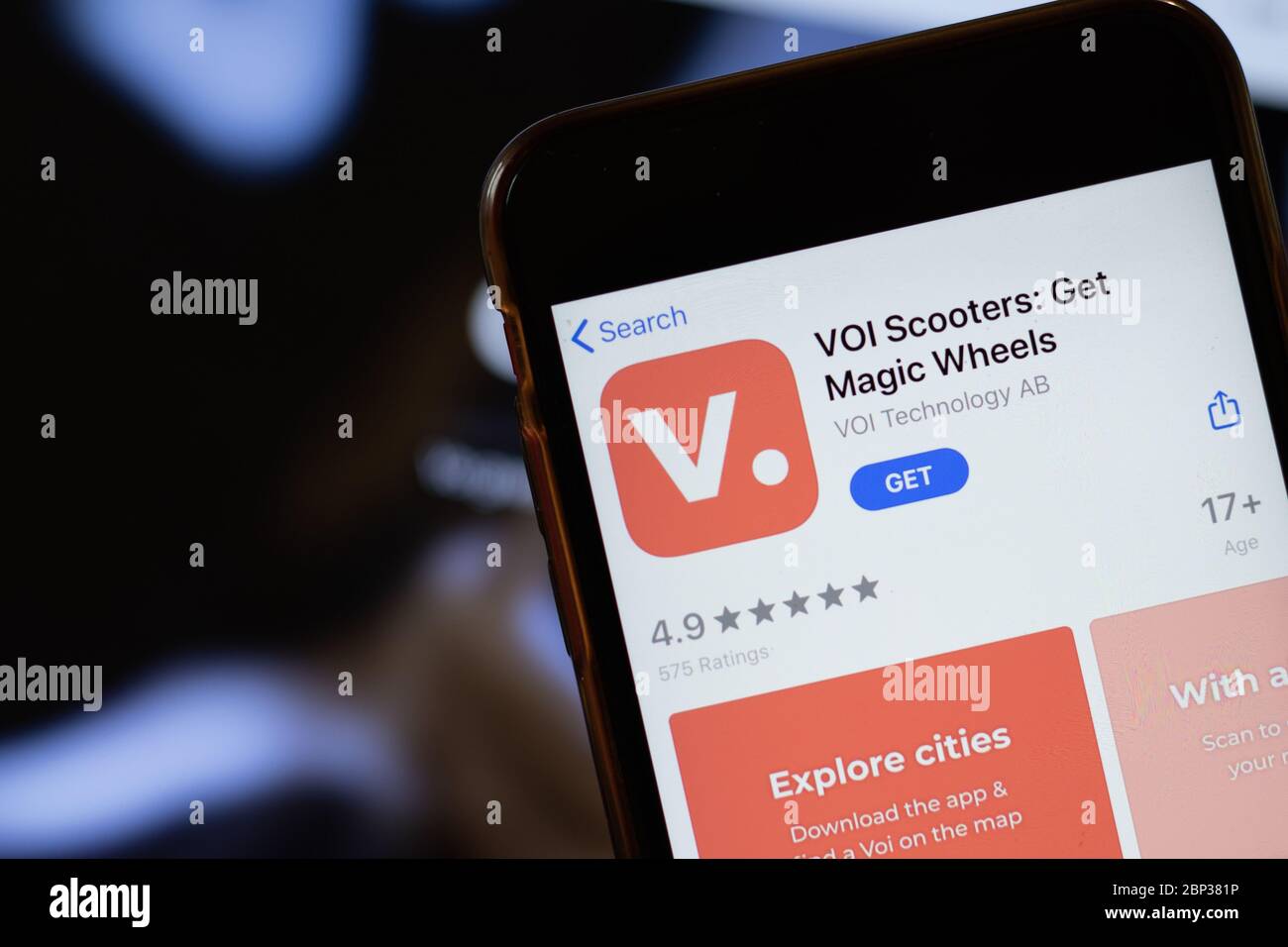 New York, USA - 15. Mai 2020: VOI Scooters Mobile App Logo auf dem Handy-Bildschirm, Nahaufnahme-Symbol, illustrative Editorial Stockfoto