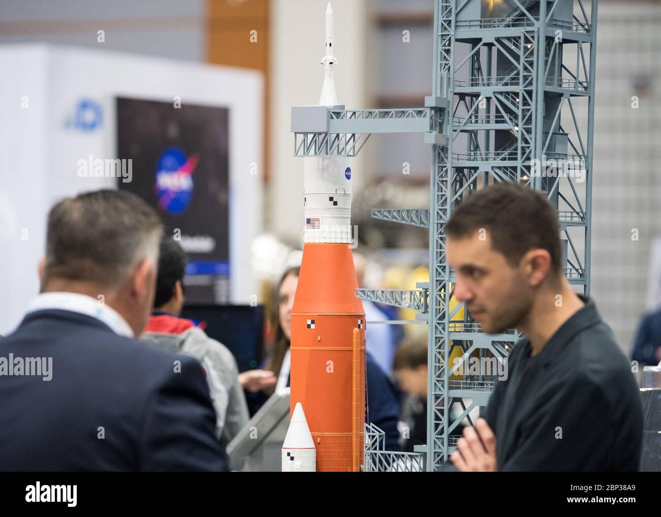 Ein Modell der NASA-Rakete wird auf dem 70. Internationalen Astronautischen Kongress am 25. Oktober 2019 im Walter E. Washington Convention Center in Washington, D.C. ausgestellt und zeigt die Fortschritte in der Weltraumforschung. Stockfoto