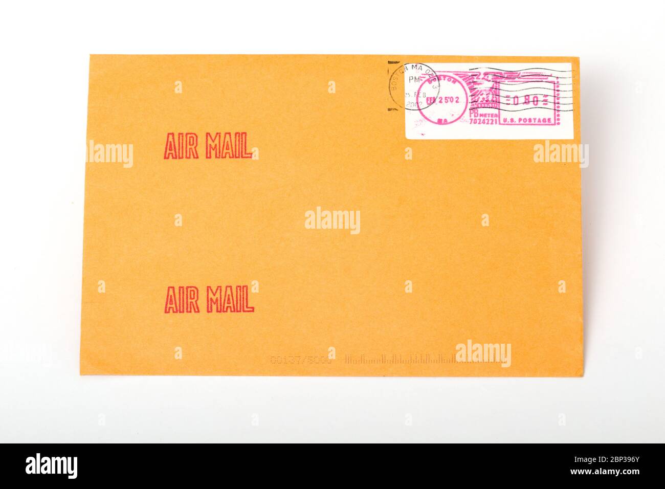 Aufnahme Eines Gelben Briefumschlags Der Als Luftpost Markiert Ist Mit Poststempeln Und Briefmarken Mit Kopiestellen Fur Adressen Von Empfanger Und Absender Nicht Elektr Stockfotografie Alamy