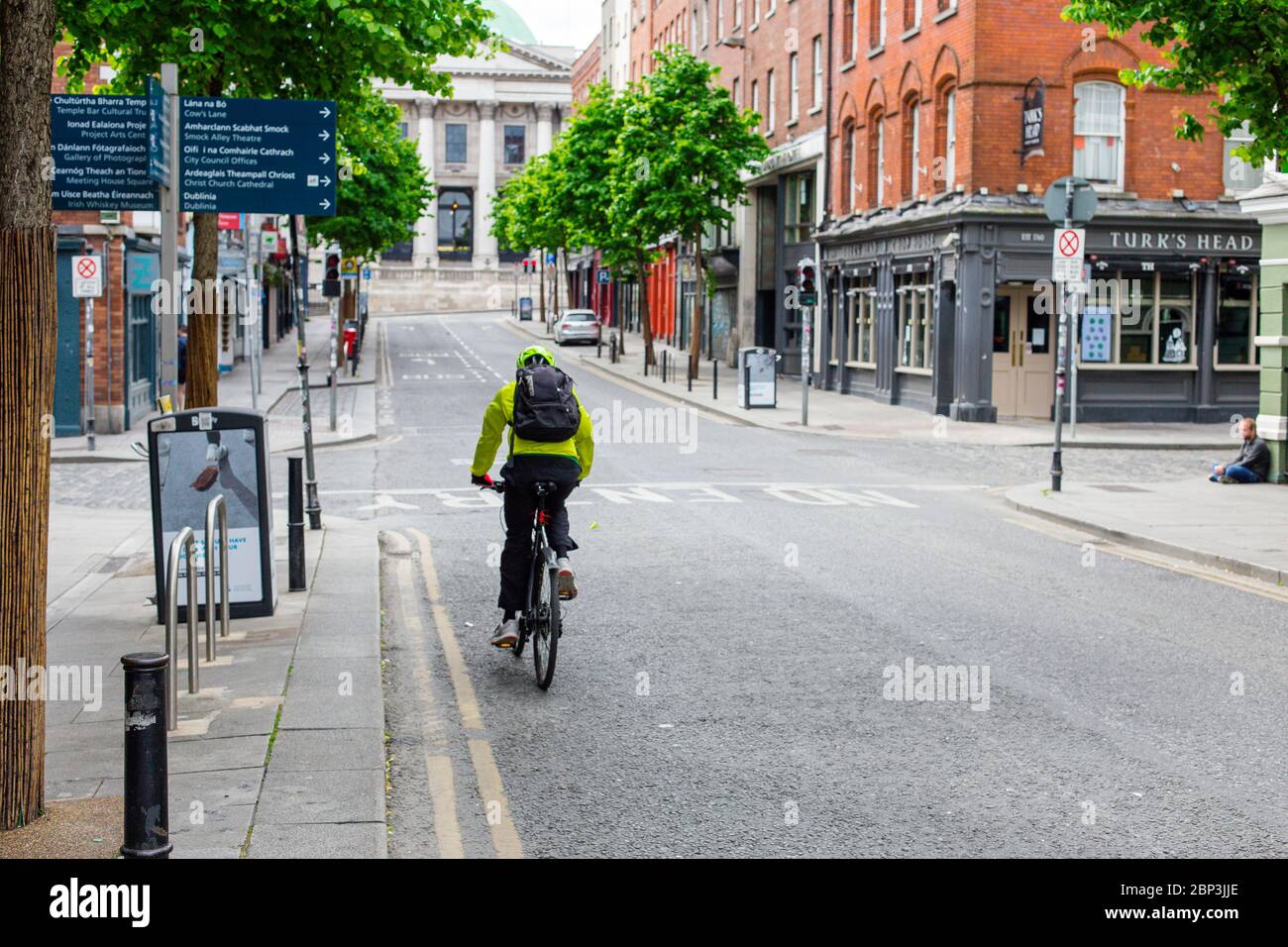 Dublin, Irland. Mai 2020. Begrenzte Anzahl und Verkehr im Stadtzentrum von Dublin und Geschäfte und Geschäfte wegen Covid-19 Pandemiebeschränkungen geschlossen. Stockfoto