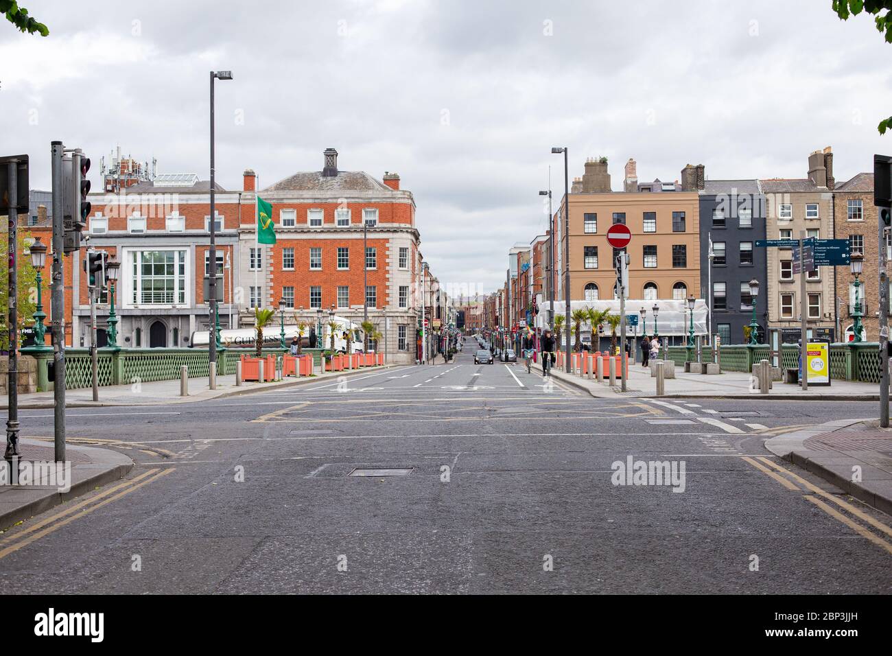 Dublin, Irland. Mai 2020. Begrenzte Anzahl und Verkehr im Stadtzentrum von Dublin und Geschäfte und Geschäfte wegen Covid-19 Pandemiebeschränkungen geschlossen. Stockfoto