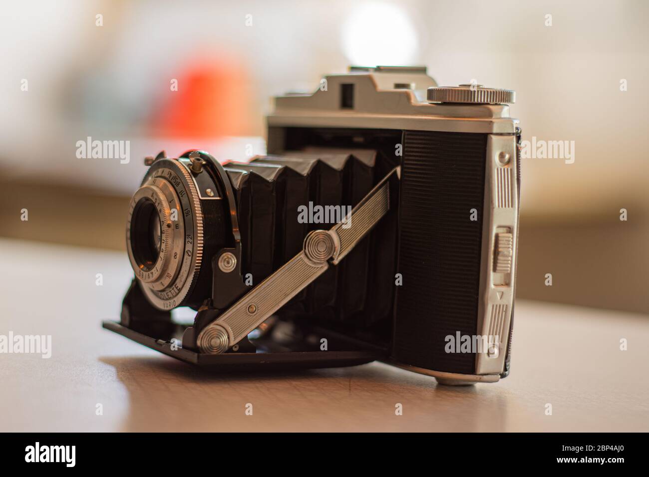 Analoge Filmkamera für Vintage-Schwarz-Weiß-Filme, 2019 Stockfoto