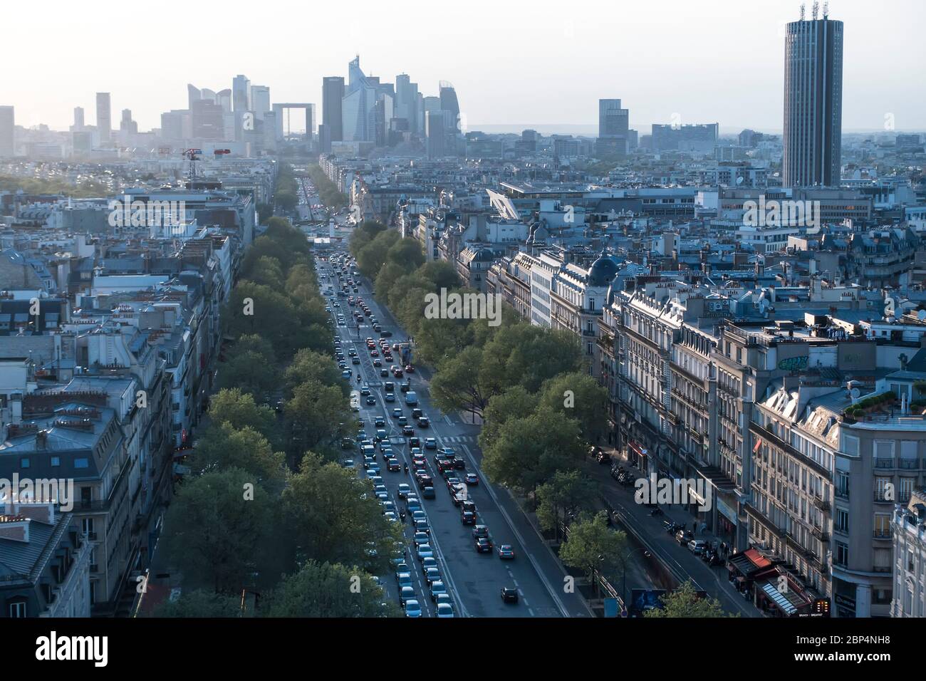 Charles de Gaulle Avenue und La Défense, Paris, Frankreich Stockfoto