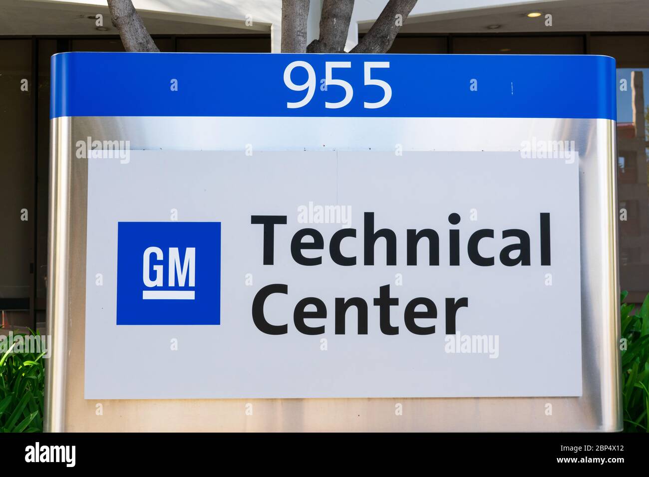 General Motors, GM, Logo am Campus des Silicon Valley Technical Center - Sunnyvale, CA, USA - 2020 Stockfoto