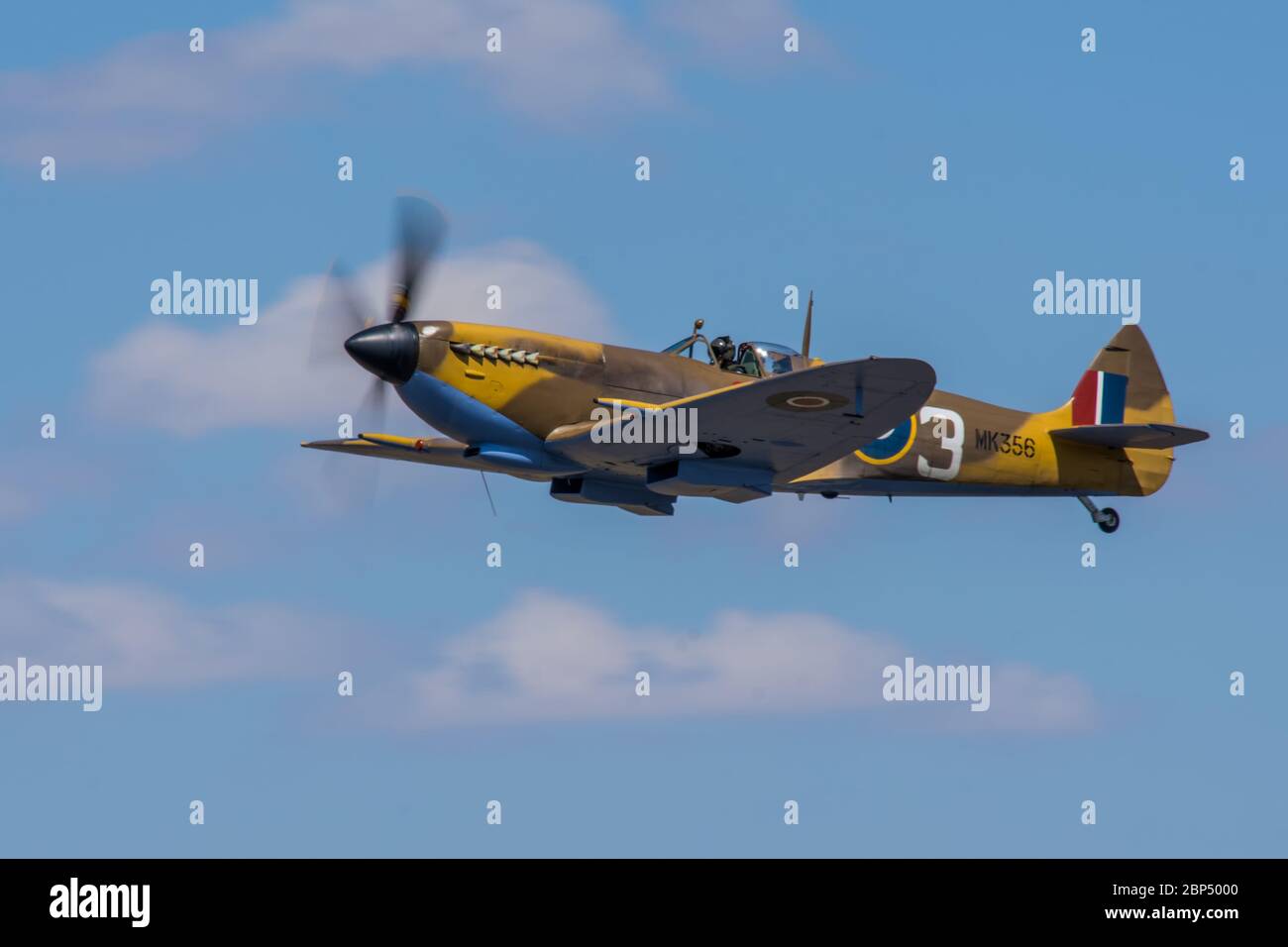 WWII Supermarine Spitfire MK356 aus der Schlacht von Großbritannien Memorial Flug RAF BBMF fliegen bei Royal International Air Tattoo 2018 Stockfoto