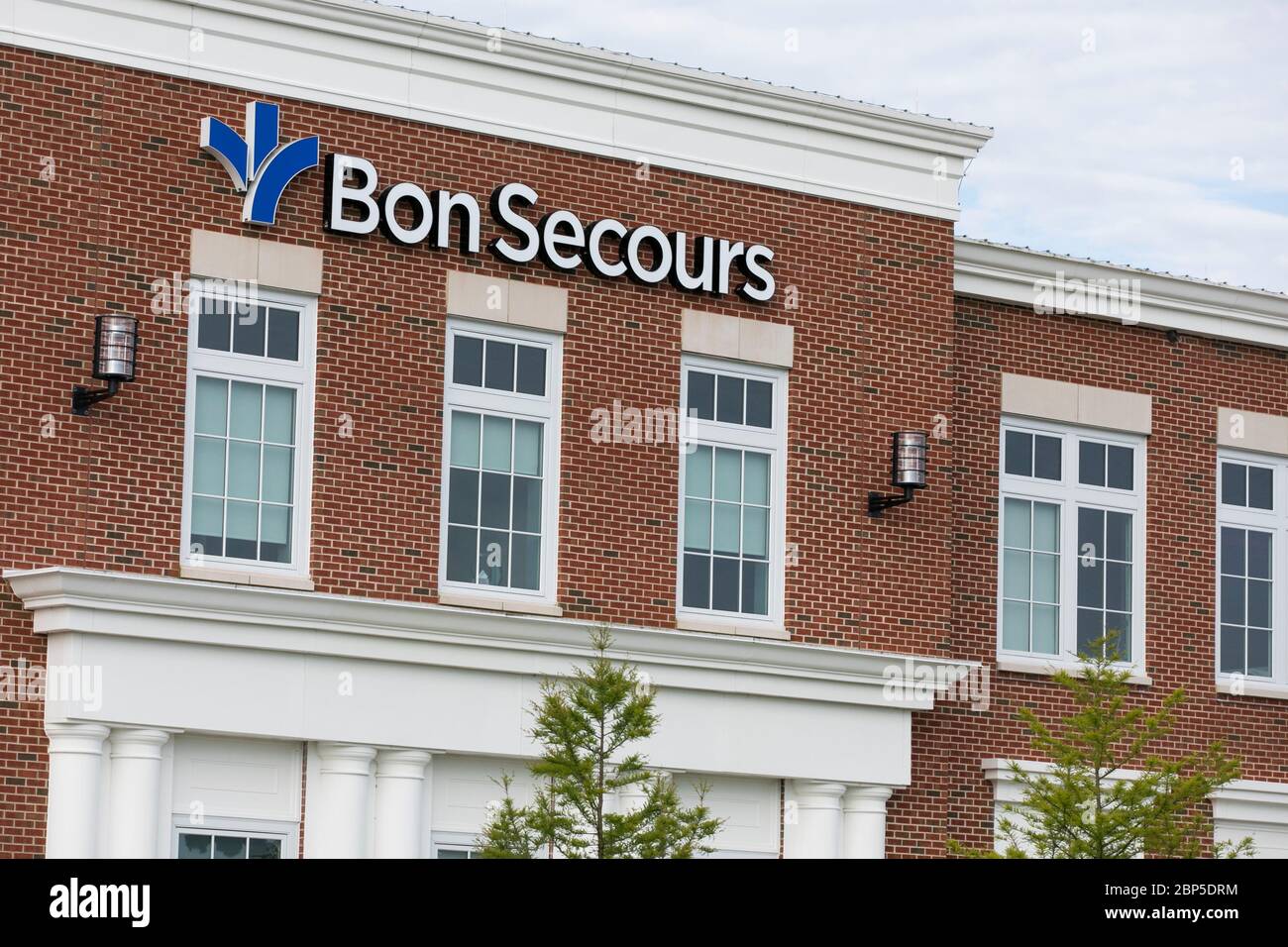 Ein Logo-Schild vor einer Bon Secours medizinischen Einrichtung in Henrico, Virginia am 13. Mai 2020. Stockfoto