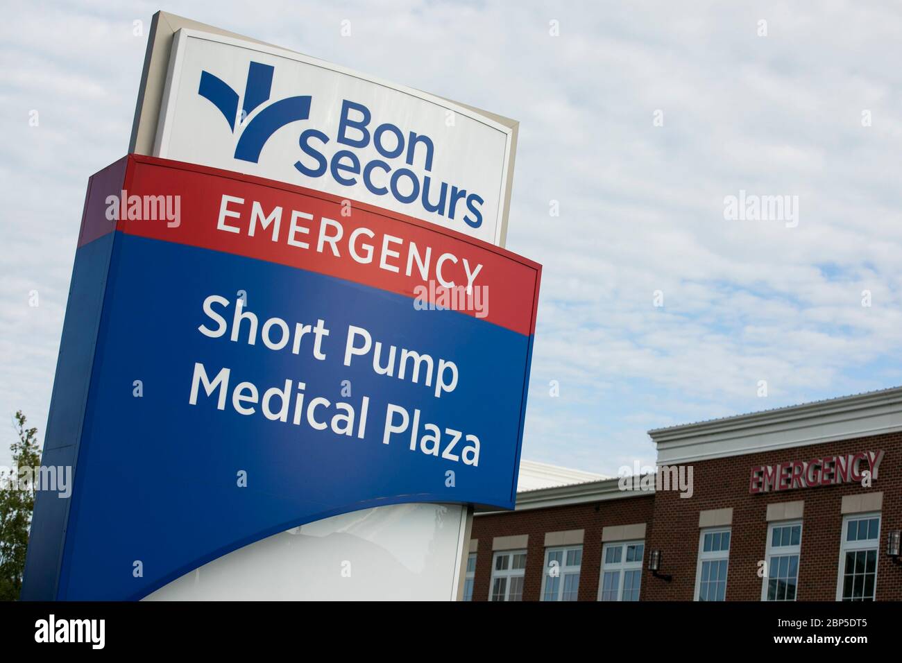 Ein Logo-Schild vor einer Bon Secours medizinischen Einrichtung in Henrico, Virginia am 13. Mai 2020. Stockfoto