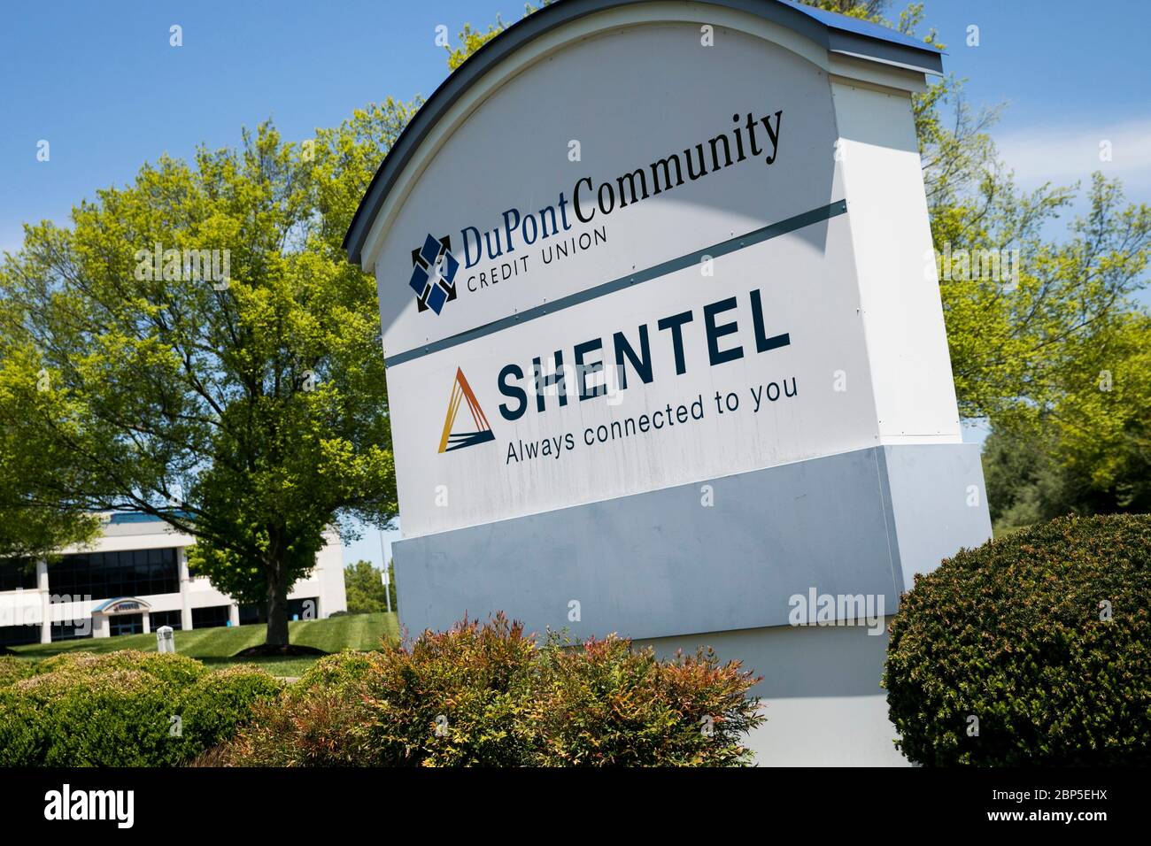 Ein Logo-Schild vor einer Anlage, die am 13. Mai 2020 von Shenandoah Telecommunications Company (Shentel) in Waynesboro, Virginia, besetzt wurde. Stockfoto