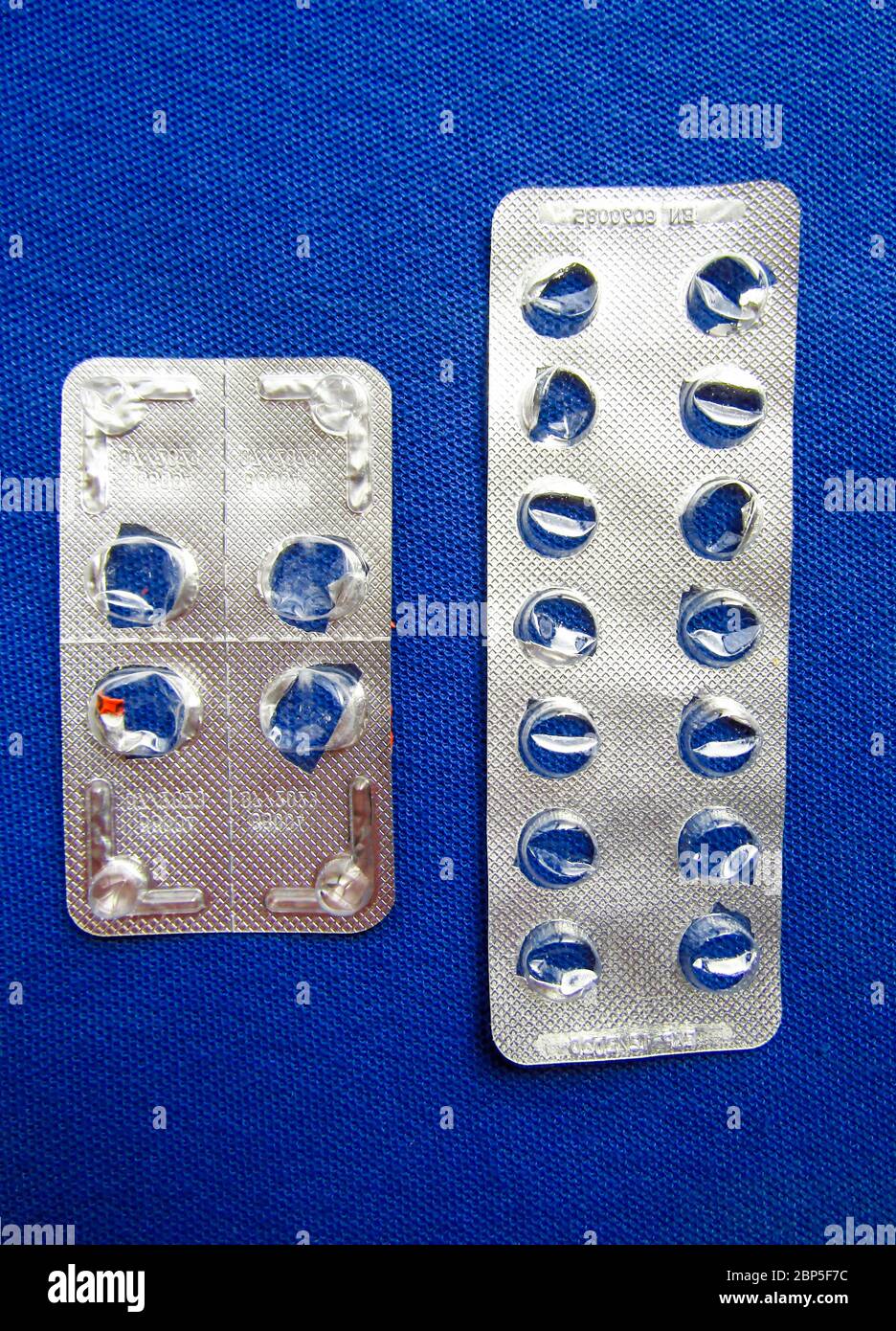 Geöffnete Pakete von Asprin Tabletten Stockfoto