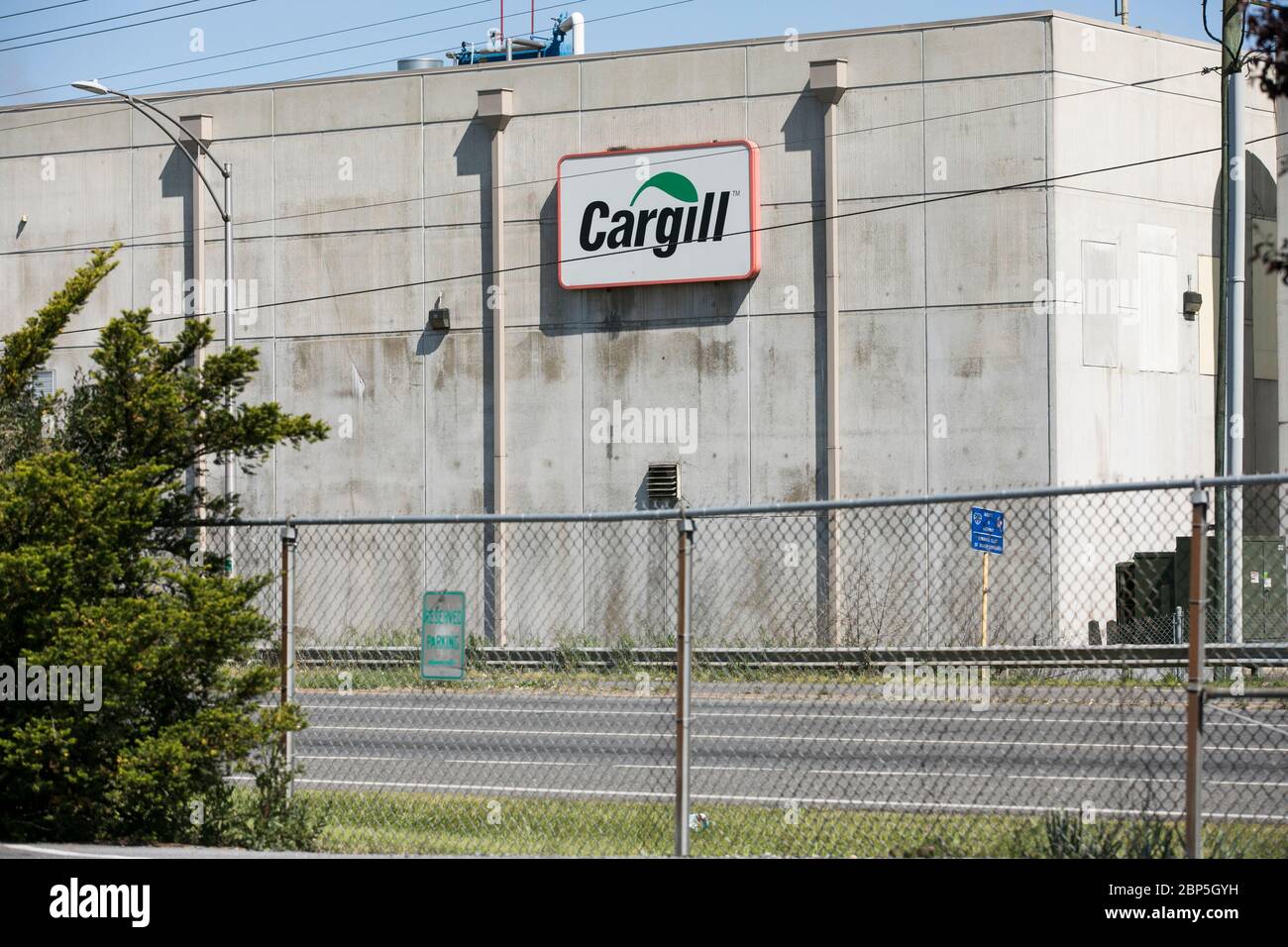 Ein Logo-Schild vor einer Cargill-Geflügelverarbeitungsanlage in Dayton, Virginia am 13. Mai 2020. Stockfoto