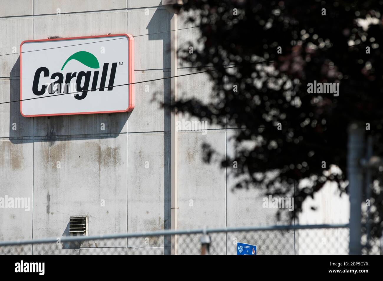 Ein Logo-Schild vor einer Cargill-Geflügelverarbeitungsanlage in Dayton, Virginia am 13. Mai 2020. Stockfoto