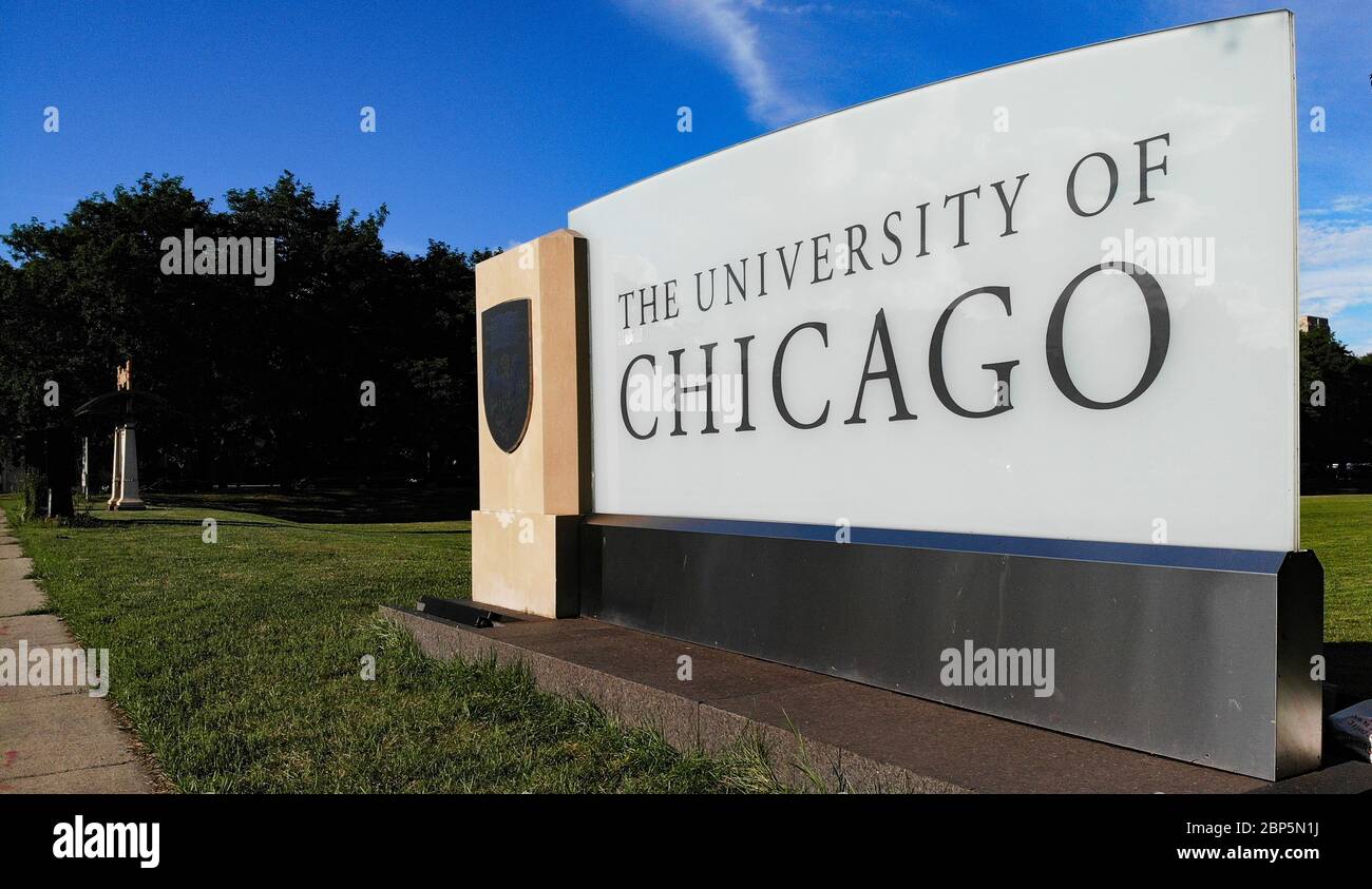 Die University of Chicago ist ein Schild auf der historischen Midway Plaisance-Sehenswürdigkeit der kolumbianischen Weltausstellung im Jahr 1983. Stockfoto