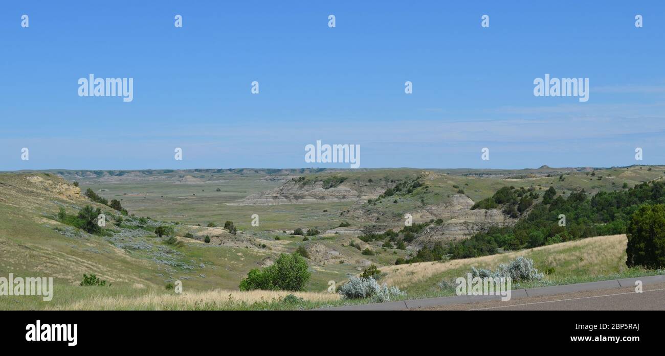 Spätefrühling in den North Dakota Badlands: Blick nach Nordosten vom Boicourt Blick in der South Unit des Theodore Roosevelt National Park Stockfoto