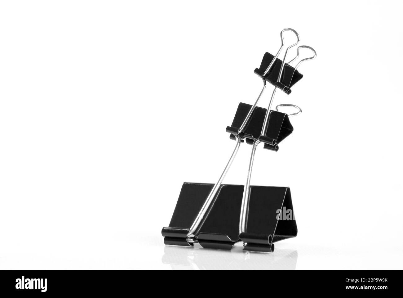 Bürowerkzeuge - schwarze Clips Stockfoto
