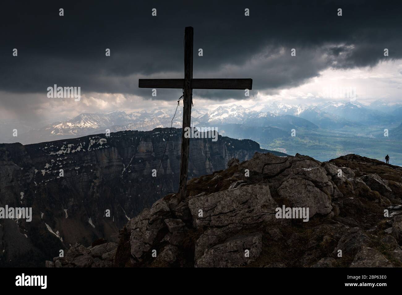 Blick vom Gipfel des Sigriswiler Rothorn bei Gewitter Stockfoto