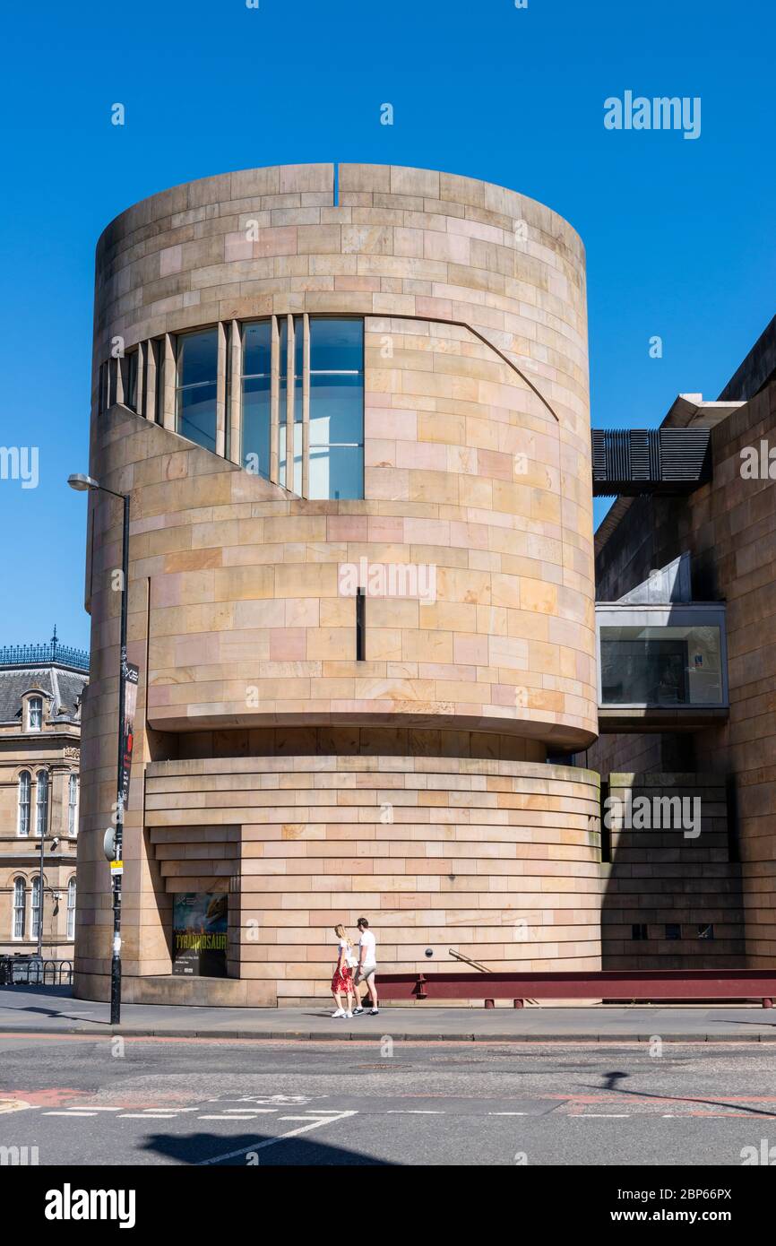 National Museum of Scotland von der Ecke Chambers Street und George IV Bridge in Edinburgh, Schottland, Großbritannien Stockfoto