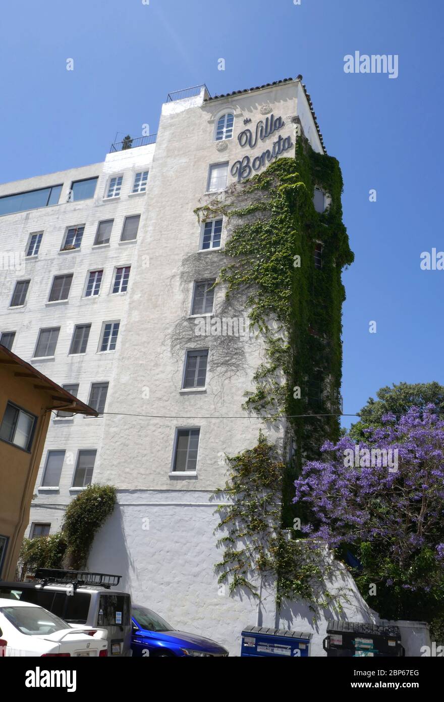 Los Angeles, Kalifornien, USA 17. Mai 2020 EIN allgemeiner Blick auf die Atmosphäre der Villa Bonita, die Cecil B. DeMille für Besetzung und Crew in seinen Filmen gebaut hat, und ehemalige Residenz von Errol Flynn und Francis Ford Copolla in der Hillcrest Road 1817 am 17. Mai 2020 in Los Angeles, Kalifornien, USA. Foto von Barry King/Alamy Stock Photo Stockfoto