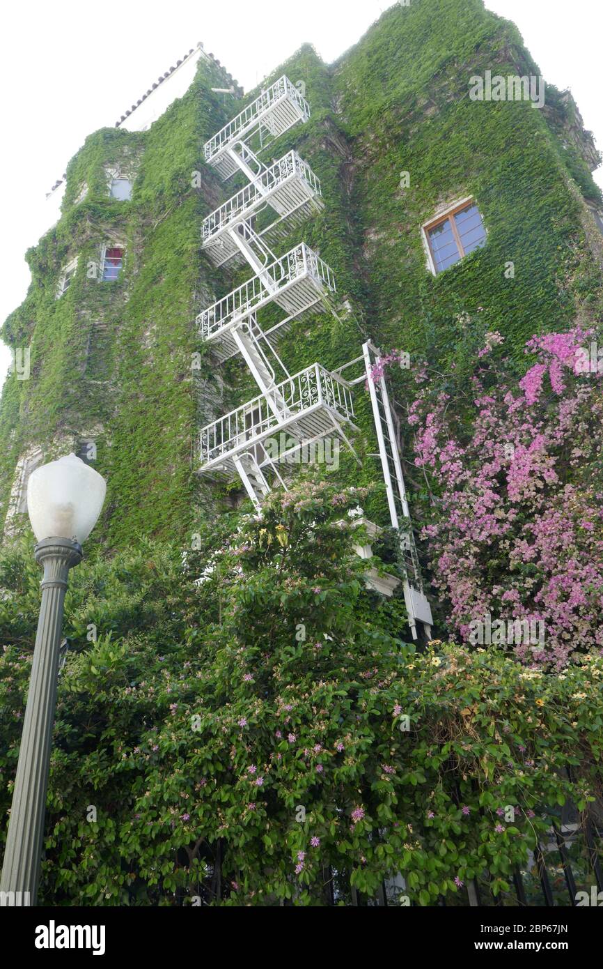 Los Angeles, Kalifornien, USA 17. Mai 2020 EIN allgemeiner Blick auf die Atmosphäre der Villa Bonita, die Cecil B. DeMille für Besetzung und Crew in seinen Filmen gebaut hat, und ehemalige Residenz von Errol Flynn und Francis Ford Copolla in der Hillcrest Road 1817 am 17. Mai 2020 in Los Angeles, Kalifornien, USA. Foto von Barry King/Alamy Stock Photo Stockfoto