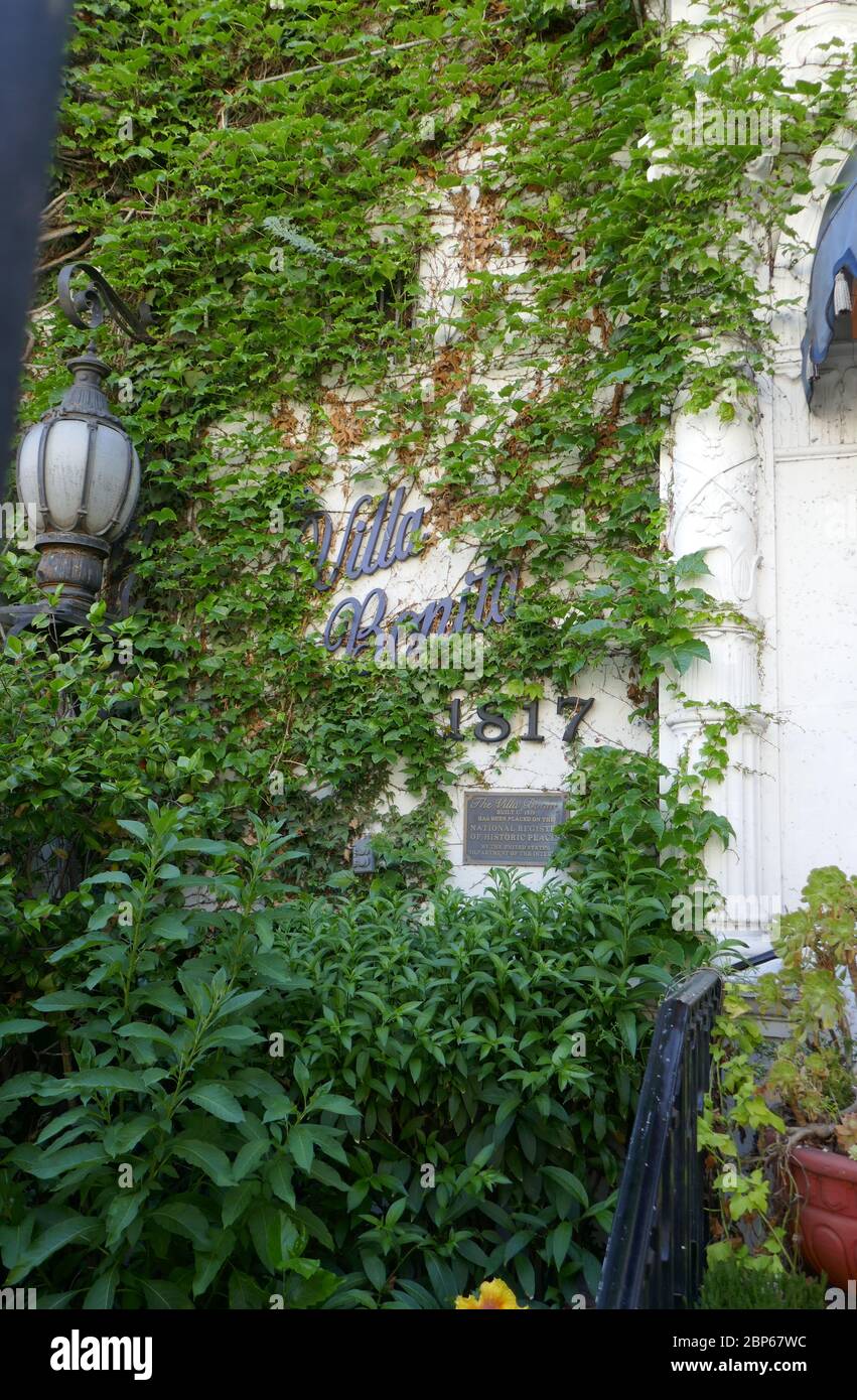 Los Angeles, Kalifornien, USA 17. Mai 2020 EIN allgemeiner Blick auf die Atmosphäre der Villa Bonita, die Cecil B. DeMille für Besetzung und Crew in seinen Filmen gebaut hat, und ehemalige Residenz von Errol Flynn und Francis Ford Copolla in der Hillcrest Road 1817 am 17. Mai 2020 in Los Angeles, Kalifornien, USA. Foto von Barry King/Alamy Stock Photo Stockfoto