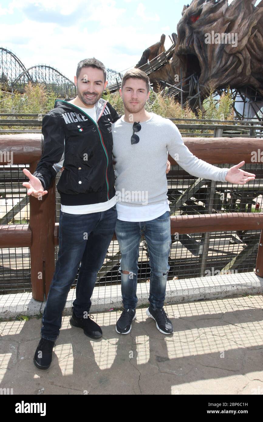 Menderes BagcÄ±,Joey Heindle,Colossus Holzachterbahn Heide Park Soltau bei Hamburg,14.05.2019 (Joey Heindle hatte an diesem Tag auch Geburtstag und kann es mit seiner Freundin im Park verbringen) Stockfoto