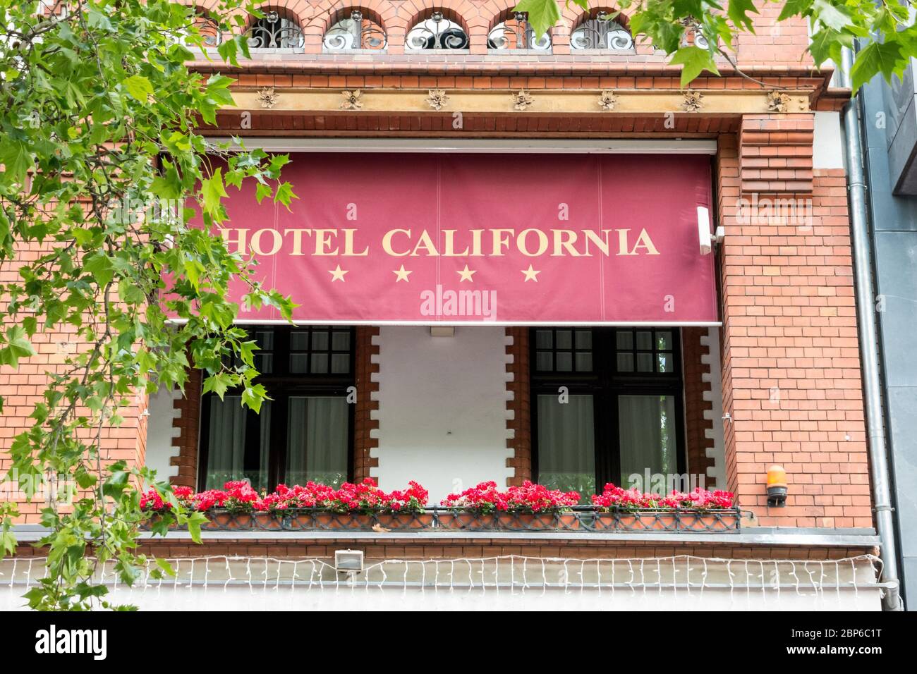 BERLIN - Juni 05, 2016: Vier Sterne Hotel California auf der berühmten Einkaufsstraße von Berlin - Kurfürstendamm. Stockfoto
