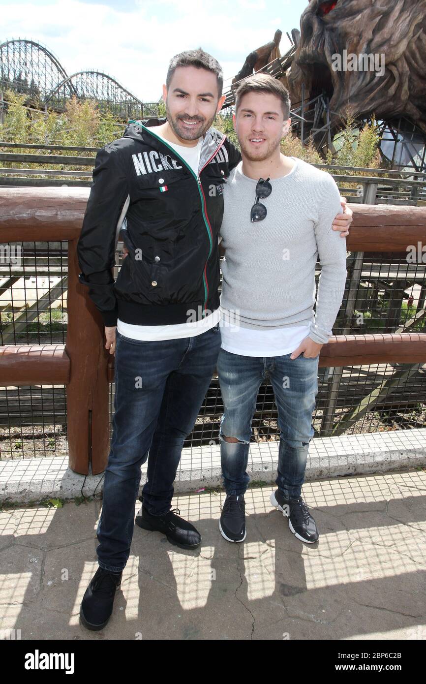 Menderes BagcÄ±,Joey Heindle,Colossus Holzachterbahn Heide Park Soltau bei Hamburg,14.05.2019 (Joey Heindle hatte an diesem Tag auch Geburtstag und kann es mit seiner Freundin im Park verbringen) Stockfoto