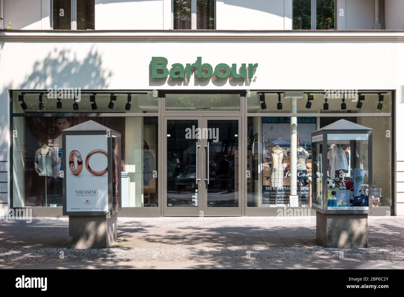 Barbour shop -Fotos und -Bildmaterial in hoher Auflösung – Alamy