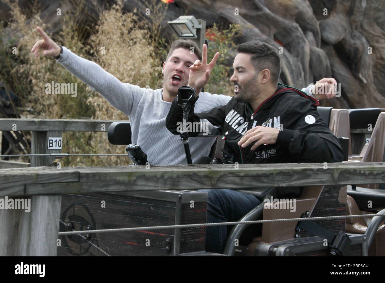 Menderes BagcÄ±,Joey Heindle,Colossus Holzachterbahn Heide Park Soltau bei Hamburg,14.05.2019 (Joey Heindle hatte an diesem Tag auch Geburtstag und kann es mit seiner Freundin im Park verbringen) Stockfoto