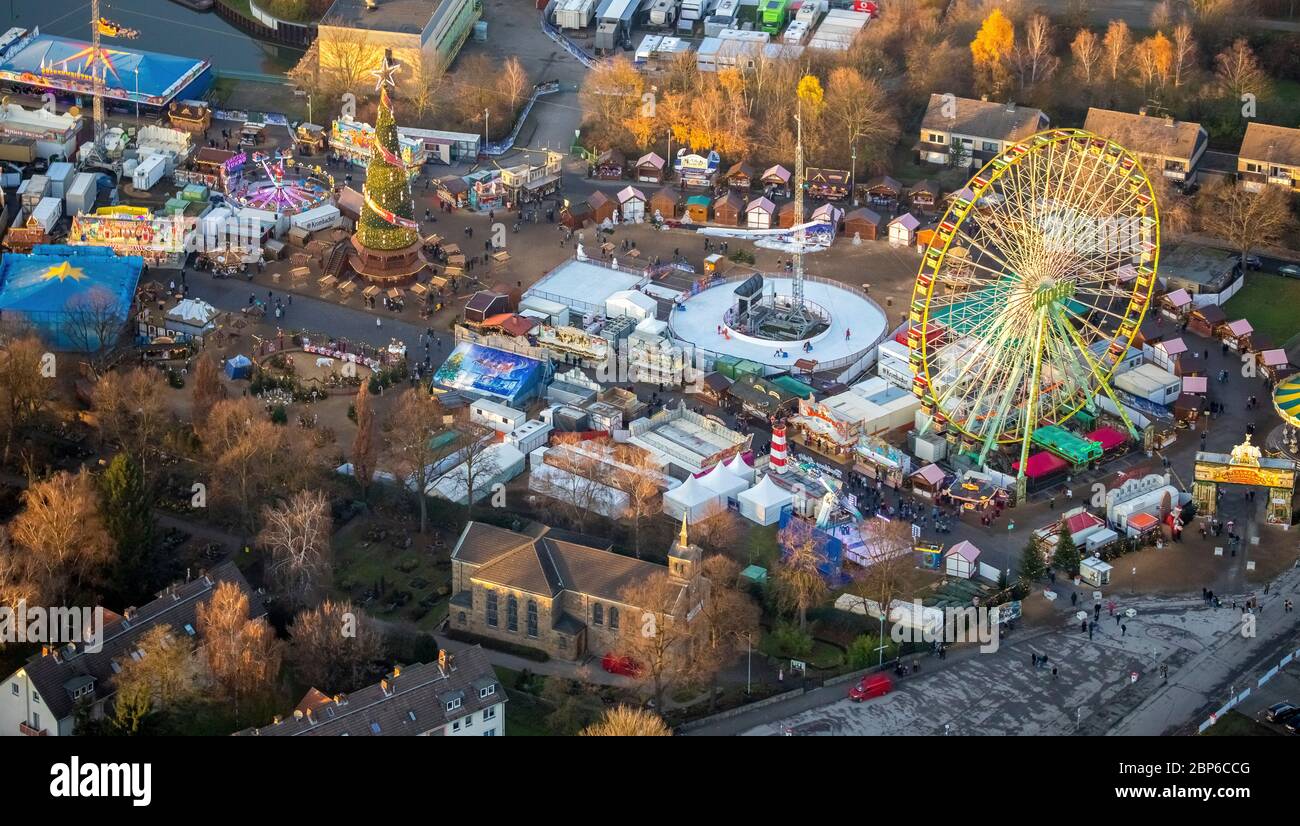 Luftaufnahme von Cranger Weihnachtszauber, Herne Weihnachtsmarkt, mobiler Weihnachtsbaum, Riesenrad, Crange, Herne, Ruhrgebiet, Nordrhein-Westfalen, Deutschland Stockfoto