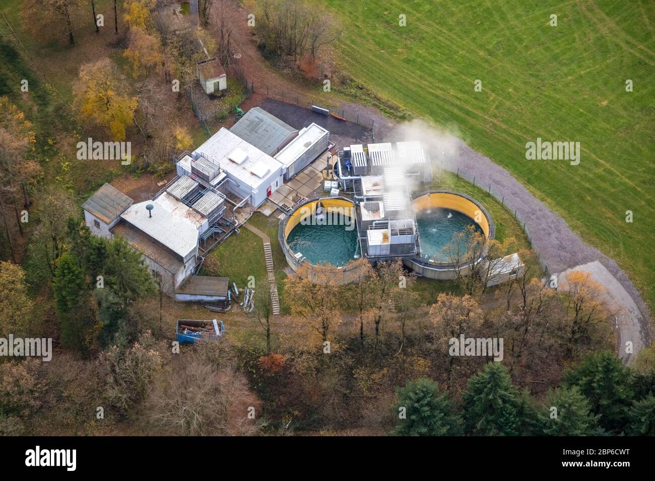 Luftaufnahme, Otto Fuchs KG, Metallindustrie, Meinerzhagen, Sauerland, Märkischer Kreis, Nordrhein-Westfalen, Deutschland Stockfoto