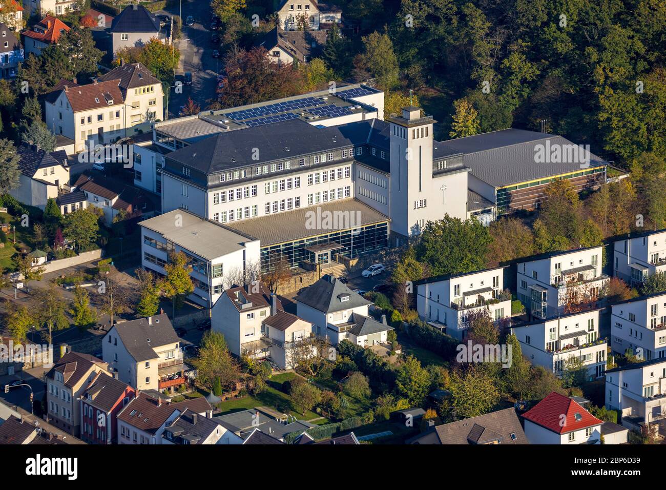 Luftaufnahme, St. Ursula Gymnasium in Engelbertstraße, Neheim, Arnsberg, Sauerland, Nordrhein-Westfalen, Deutschland Stockfoto