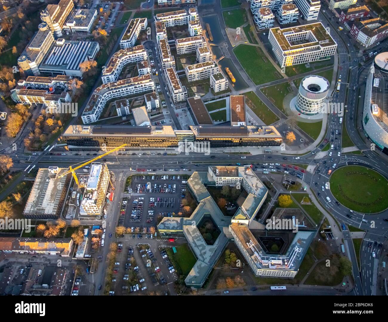 Luftaufnahme, Firmensitz der Funke Mediengruppe, Jakob-Funke-Platz 1, Arbeitsagentur Essen, Berliner Platz, Grünes Viertel Universitätsviertel Essen, Rheinische Straße, Essen, Ruhrgebiet, Nordrhein-Westfalen, Deutschland Stockfoto