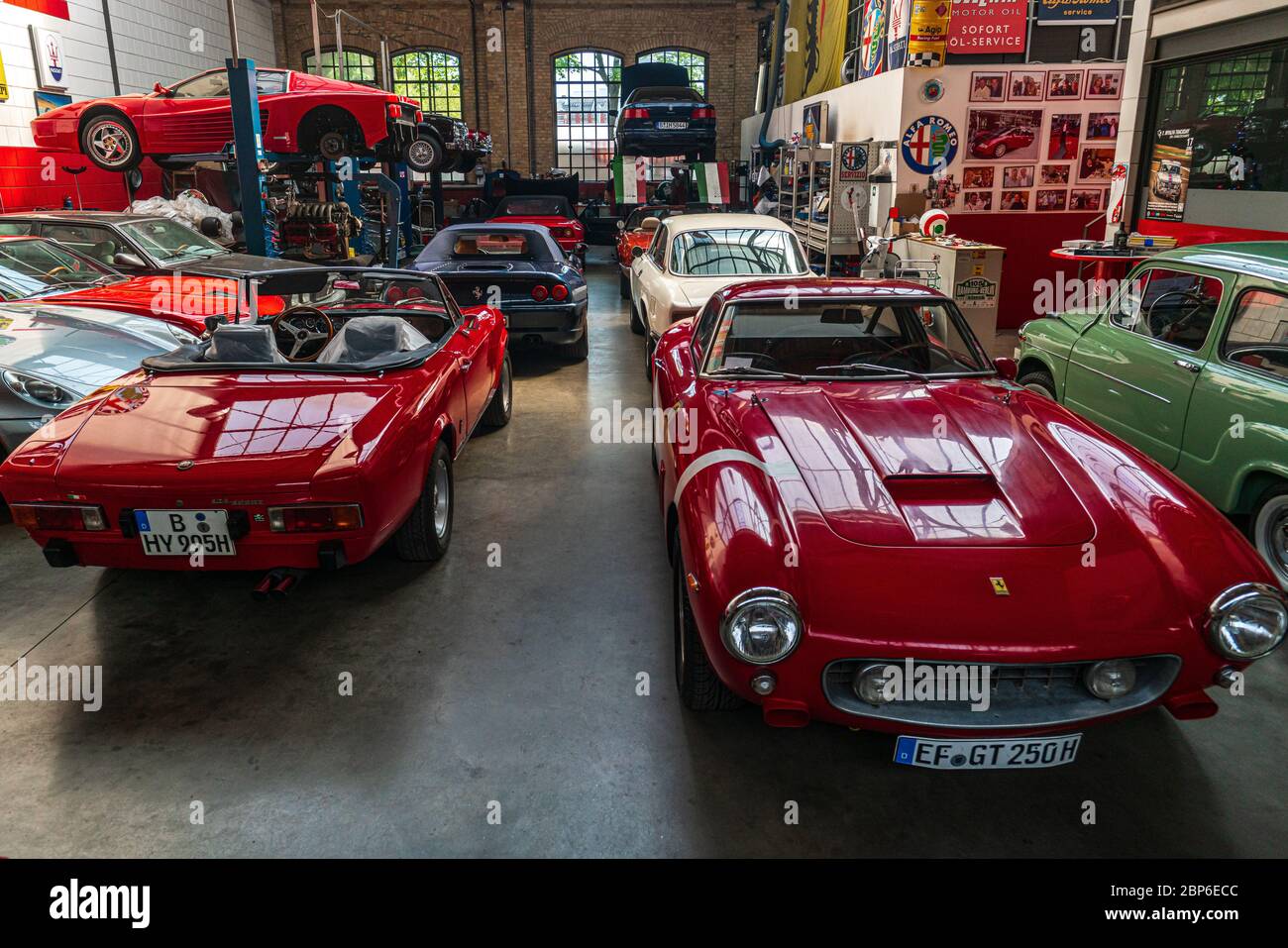 BERLIN, 11. Mai 2019: Workshop zur Reparatur und Wartung der italienische Klassiker und Sportwagen. 32Th Berlin-Brandenburg Oldtimer Tag. Stockfoto