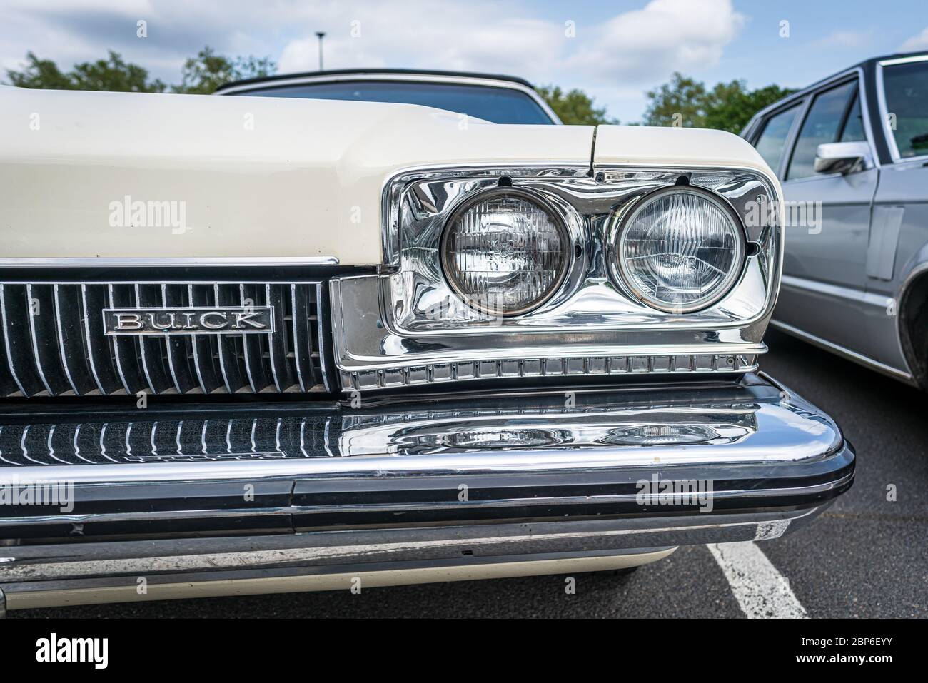 BERLIN, 11. Mai 2019: Scheinwerfer der Mittelklasse Buick Skylark, 1972. 32Th Berlin-Brandenburg Oldtimer Tag. Stockfoto