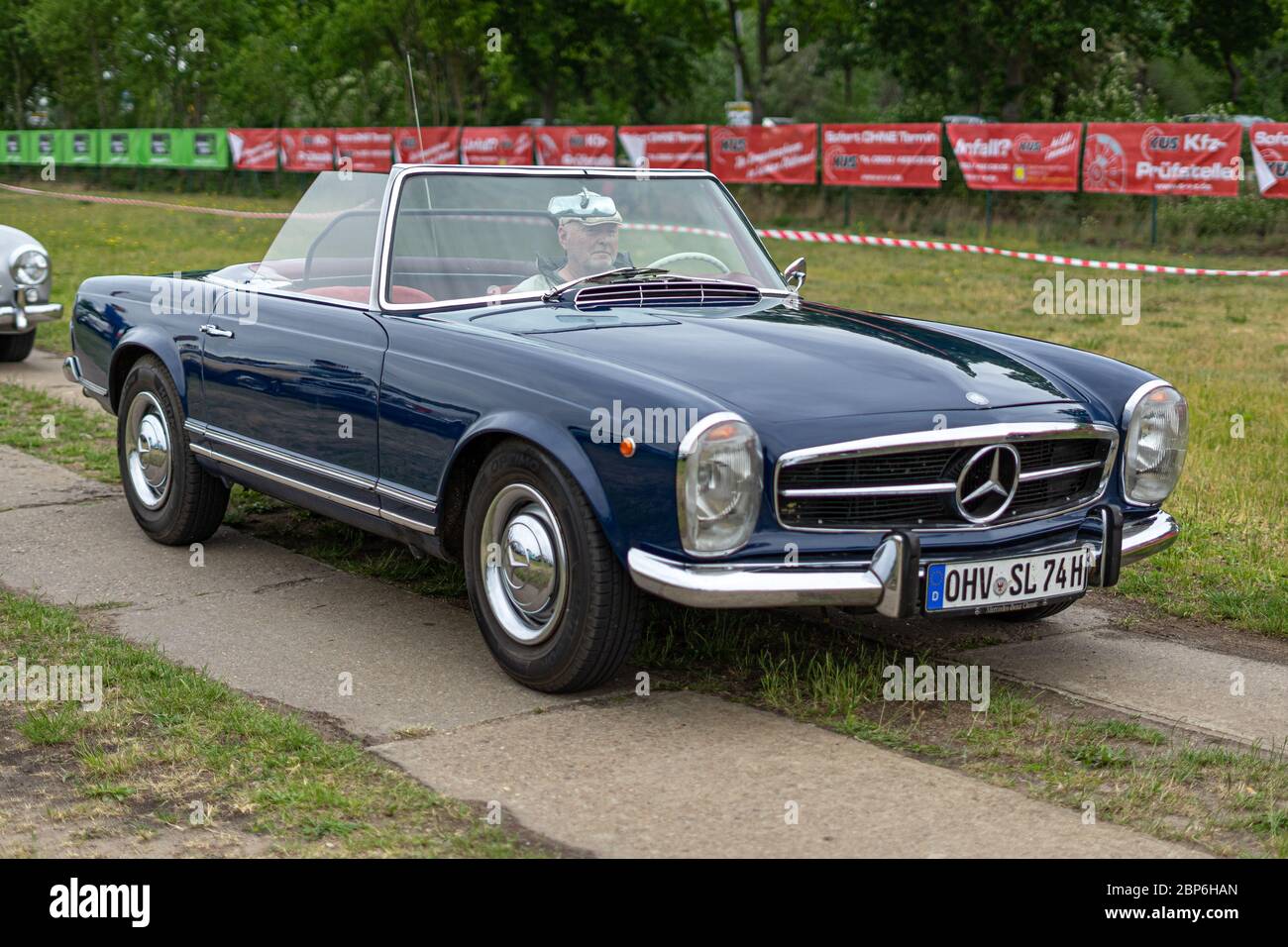 Mercedes Benz W113 Stockfotos Und Bilder Kaufen Alamy
