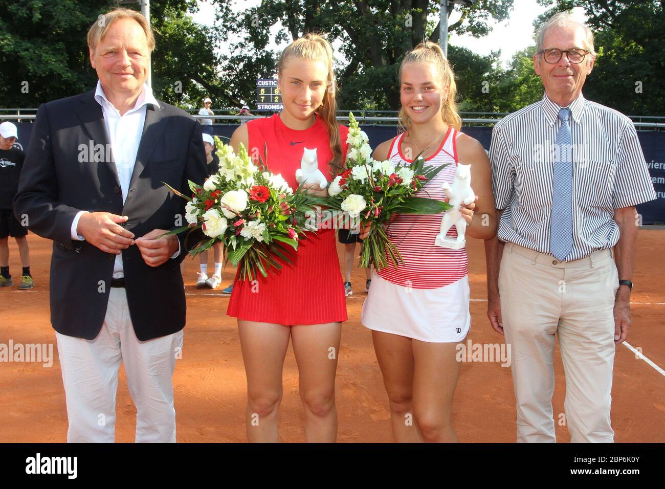 Werner Ellerkmann (Praesident LTTC Rot-weiÃŸ),WIRGES Angelina GER,STROMBACH Santa GER,Dr. Klaus-Peter Walter (Präsidents TVBB), Deutsche Junioren,22.06.2019,Berlin Stockfoto