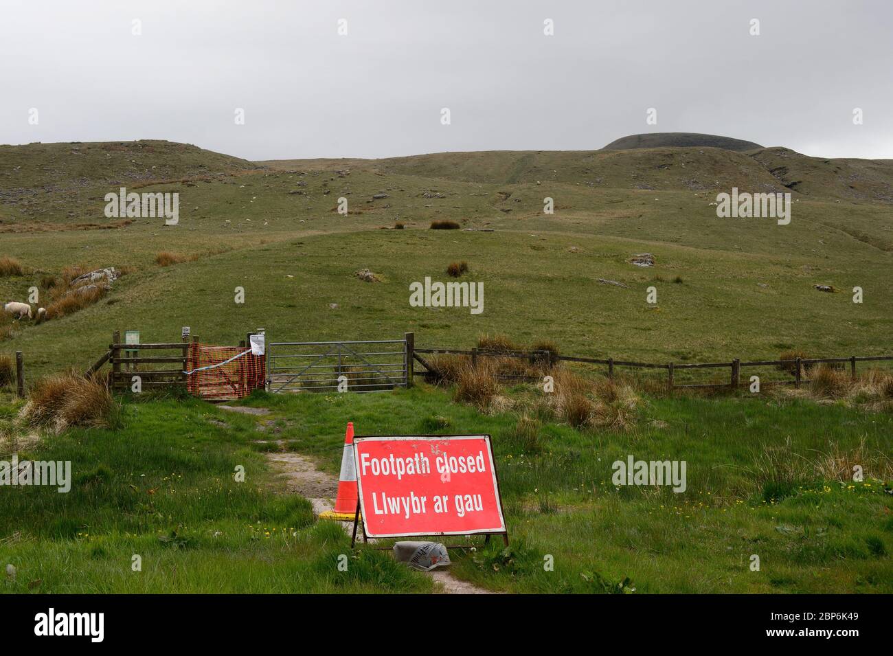 17.05.20 - Alle Fußwege und Parkplätze in den Brecon Beacons sind geschlossen und Reisebeschränkungen werden durch die Polizei von Dyfed Powys aufgrund der Co. Durchgesetzt Stockfoto