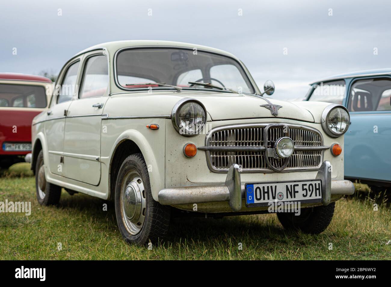 PAAREN IM GLIEN, Deutschland - Juni 08, 2019: Kleinwagen NSU-Fiat 1100/Neckar Europa, 1959. Oldtimer-show 2019 sterben. Stockfoto