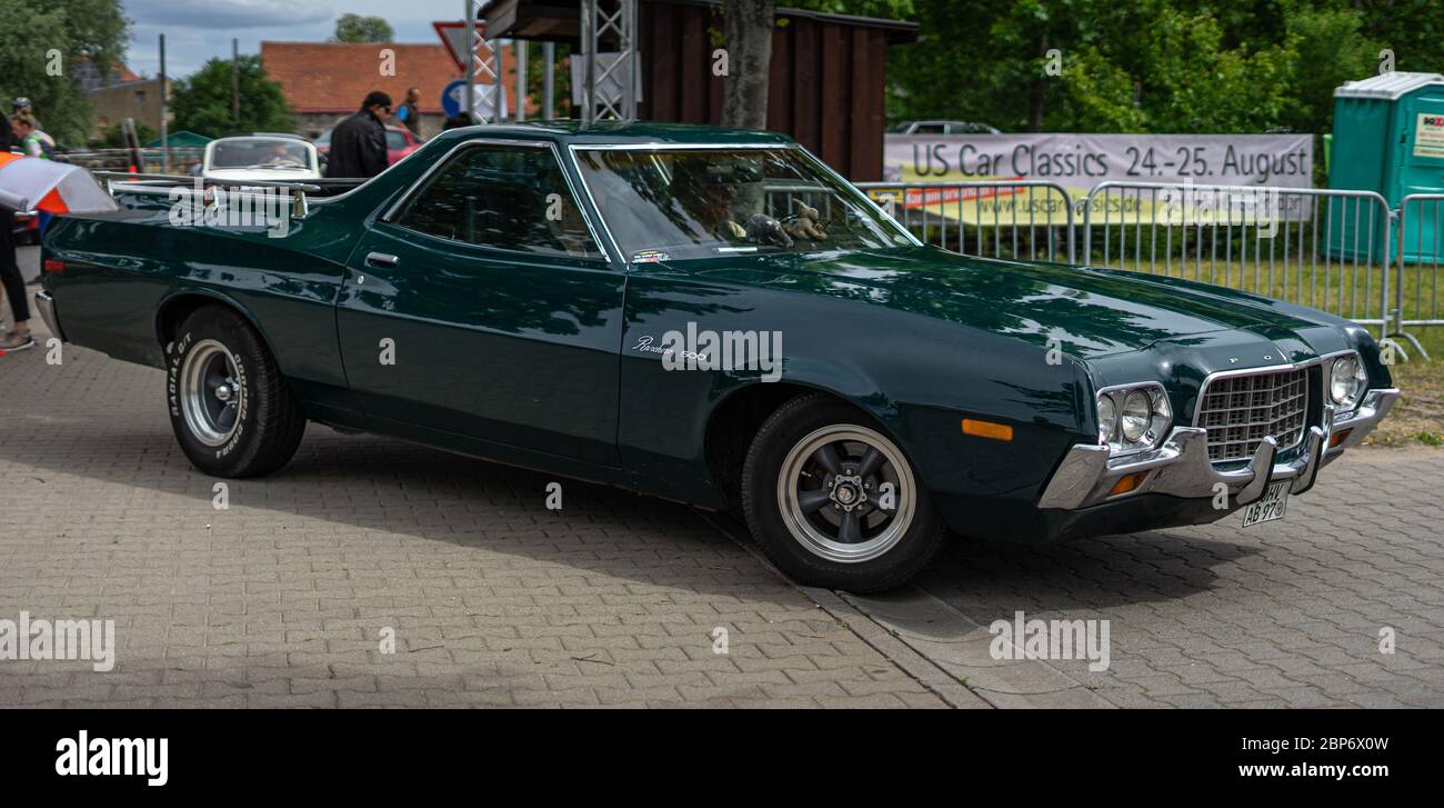 PAAREN IM GLIEN, Deutschland - Juni 08, 2019: Mittelklasse Ford Ranchero 500 (6. Generation). Oldtimer-show 2019 sterben. Stockfoto