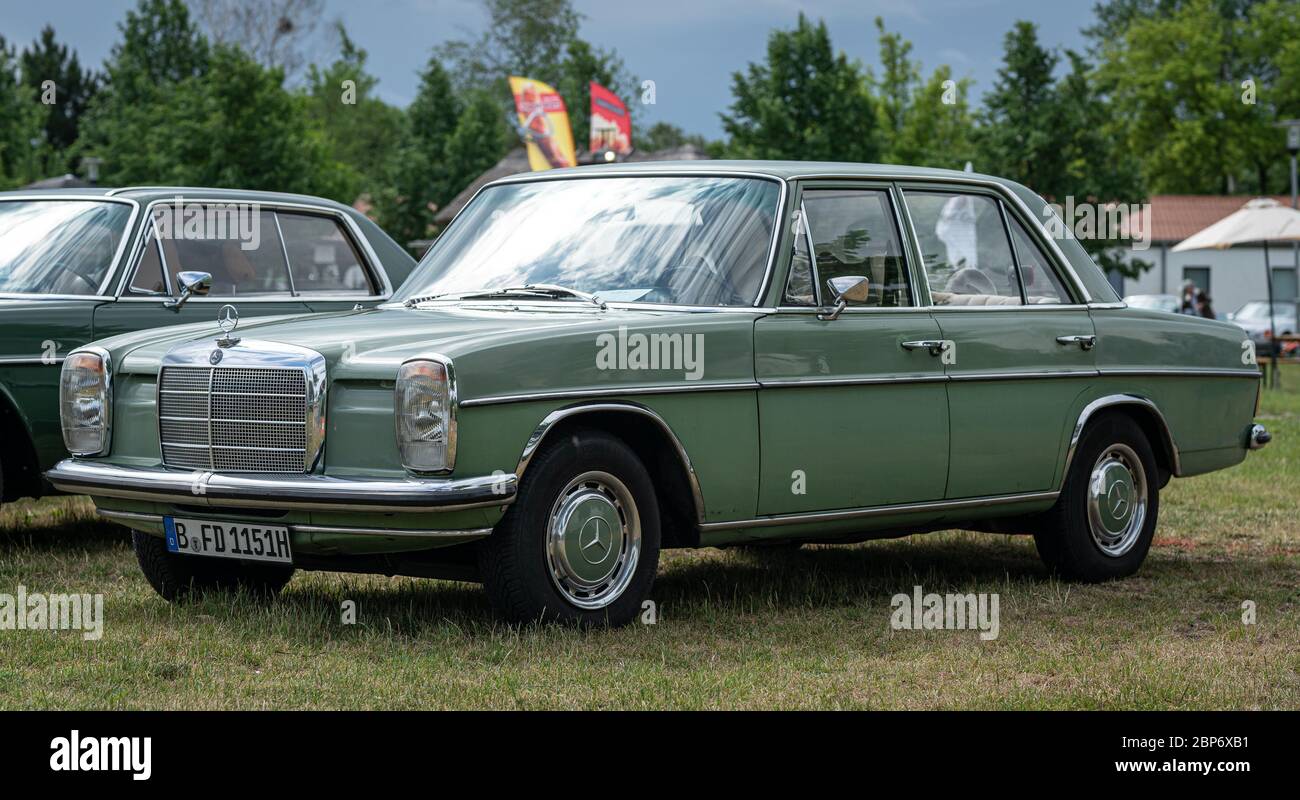 Mercedes W115 Stockfotos Und Bilder Kaufen Alamy