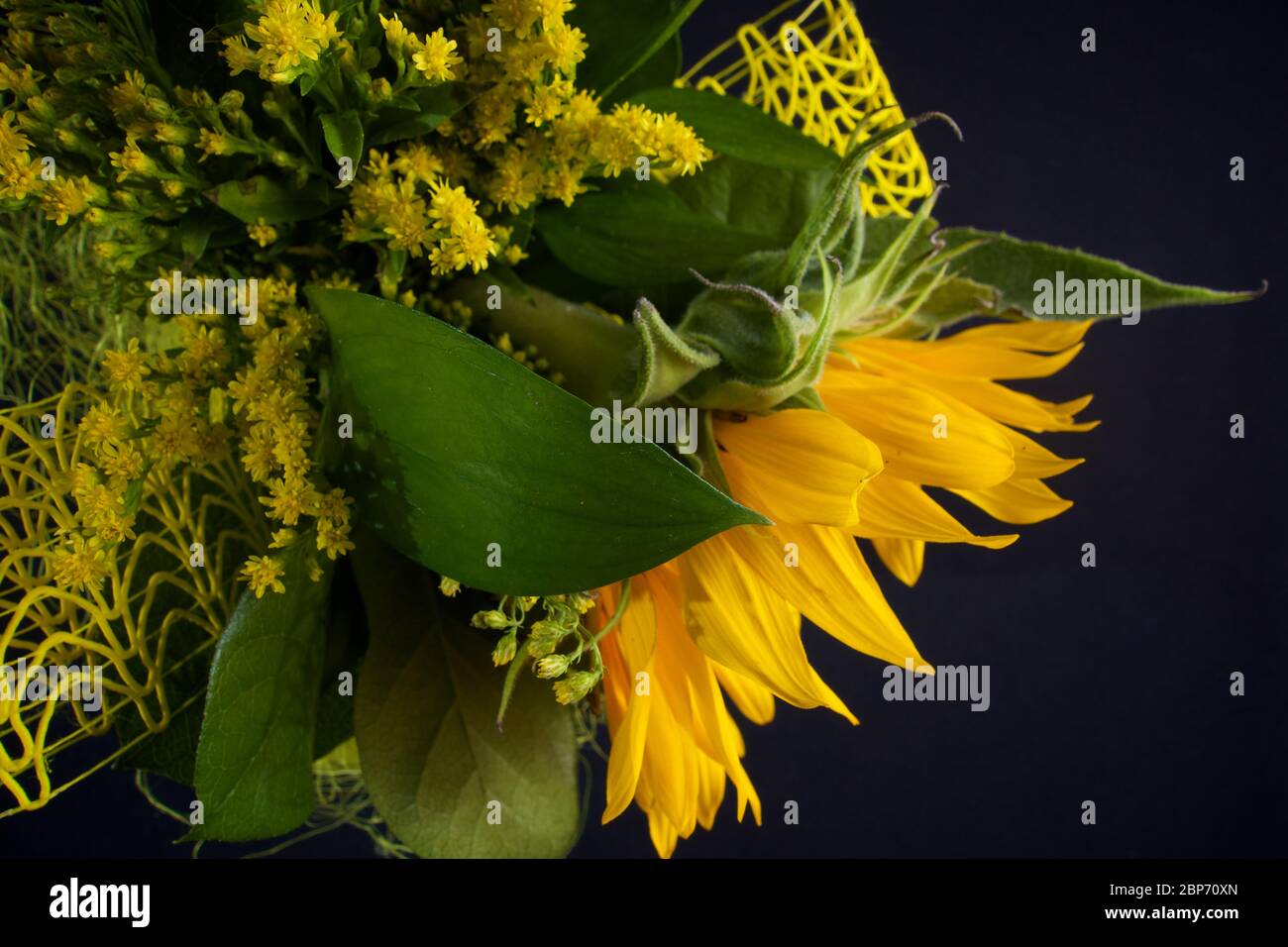 Gelbe Hochzeit bunten Bouquet von Sonnenblumen Stockfoto